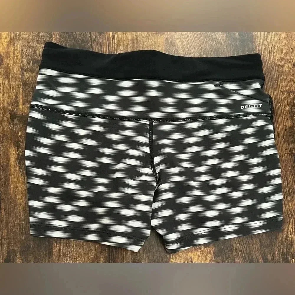 NIKE |Women's RELAY DRI-FIT Running Shorts. Size: S.